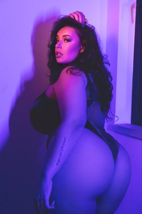 2 pic. Finger me til I’m soaking wet 
????
xoxo https://t.co/ZmCeuwr19e