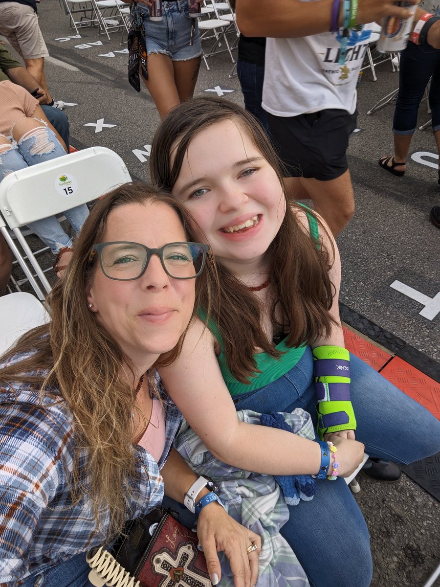annehabbott's tweet photo. So many chances to make memories before making a decision about another brain surgery for Roz. Next up is @countryconcert to see 2 of Roz's favorite singers. @dasha__music @Annewilsonmusic https://t.co/bJUYIeFDVR