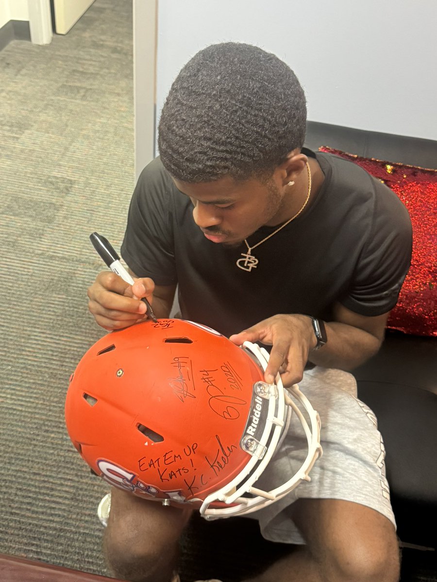 So excited for <a href="/TerrenceG2024/">Terrence Guillory ll (TG2)</a> another North Shore Mustang added to my Bearkat roster to watch this fall!! Y’all better watch out he will quickly become a favorite 👀 #Bearkatfb #sportsofshsu