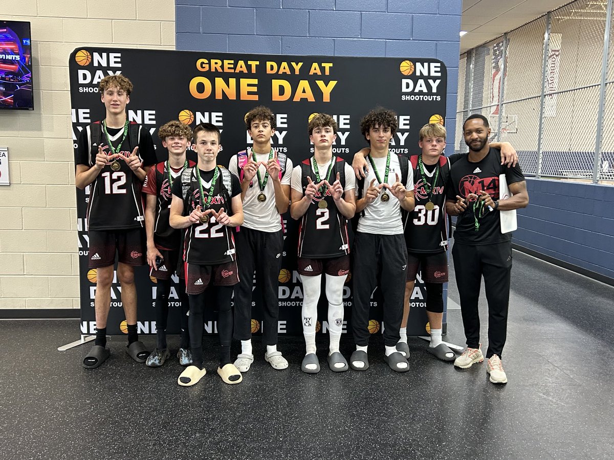 OneDayShootouts's tweet photo. 🏀Congrats to M14Hoops 8th Rising Gold, 9th Boys Red Champion at today's Chicago Summer Shootout.

☀️NEXT UP: July 13-14 National Summer Slam. Register at:
https://t.co/voqG6sqLV5 https://t.co/NQerGd3cLL