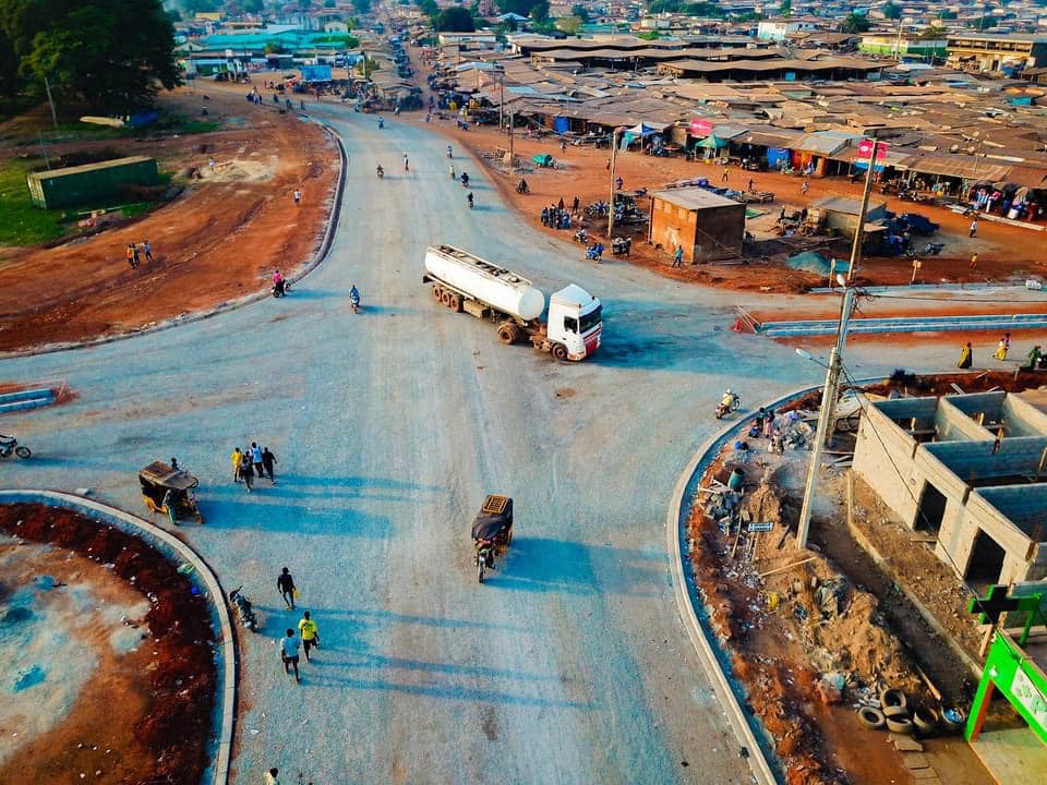 Ivoirowsky's tweet photo. La ville de #Vavoua se transforme. https://t.co/FkJ2BpbGGS