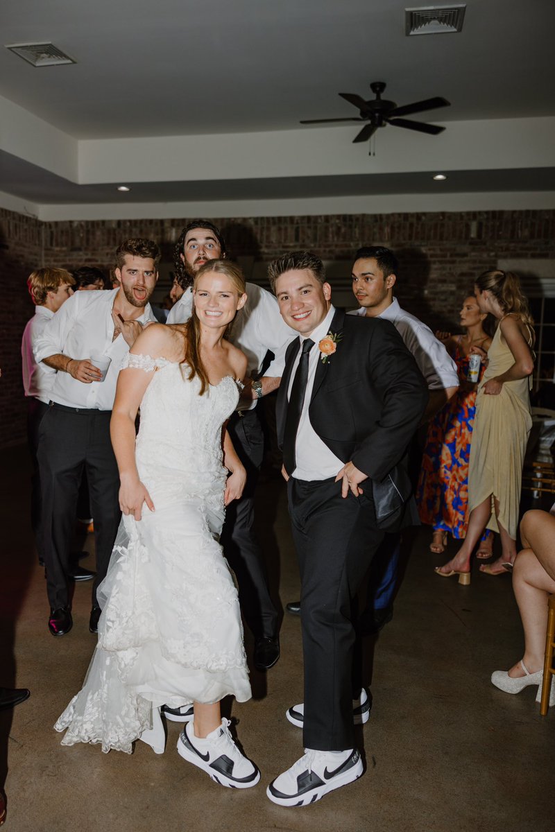 AlexLangford15's tweet image. Broke out the new Ja 1’s to kick off our marriage! Thanks @JaMorant @memgrizz 🐻🐻🐻