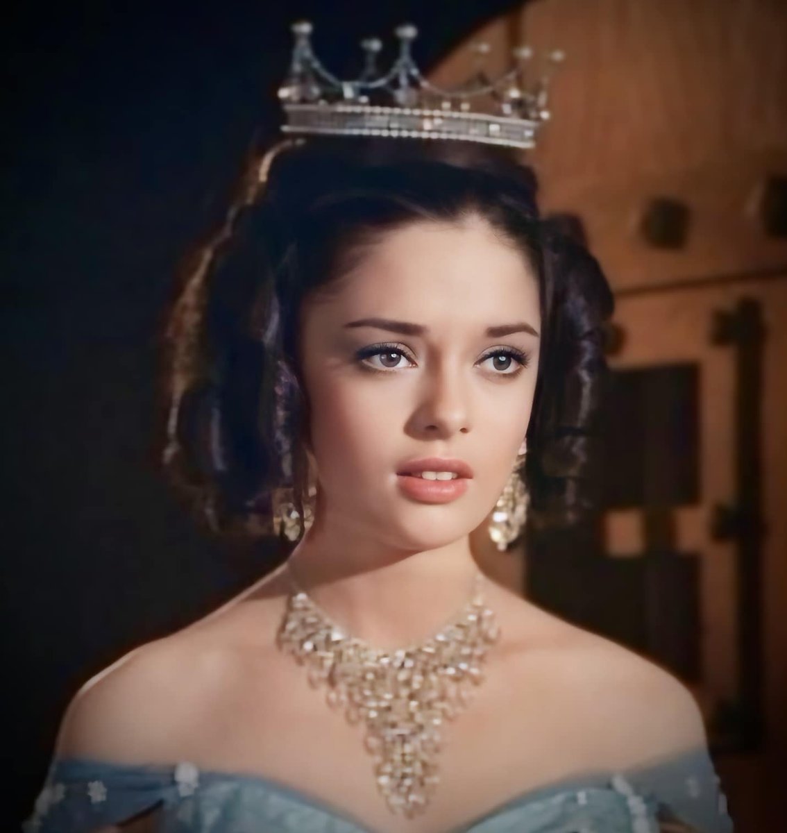 #AngelaCartwright #SpacePrincess #LostinSpace #TheSoundofMusic
Only Ange!💛💚💙
