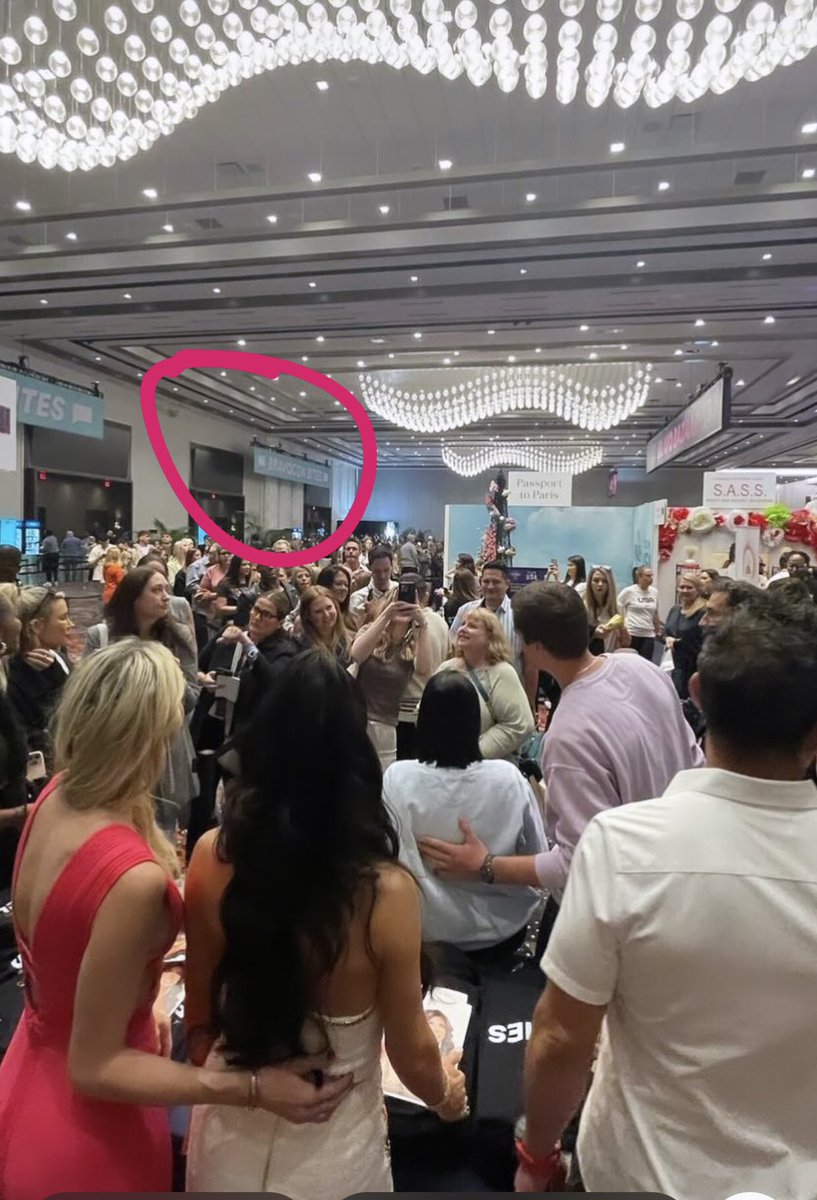 joyrosenberg's tweet photo. Remember when the girl that had 10 different stories about bravocon said she was getting a beer and a burger said she saw Louie yelling at Melissa P. Where I circled is how far away she was when this yelling thing NEVER happened. 🤣

#RHONJ 
#Bravcon 
#Teresagiudice https://t.co/FVDLkeGrOp
