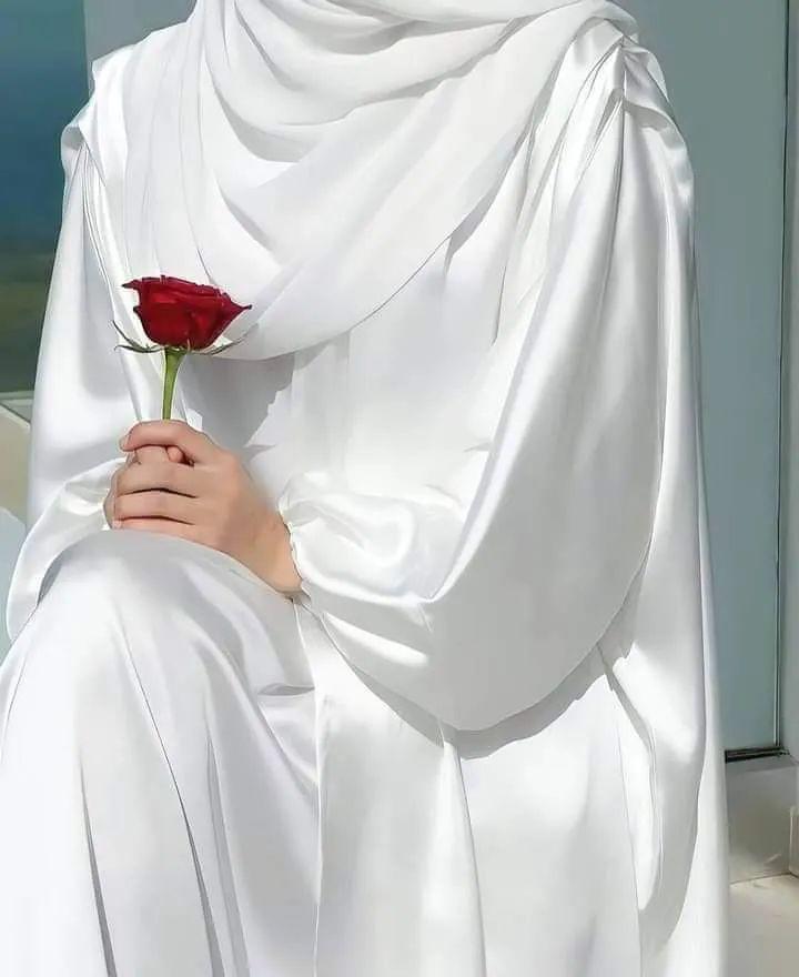 ﺍﻟﺴَّـﻼَﻡُ ﻋَﻠَﻴـﻜُﻢ ﻭَﺭَﺣْﻤَﺔُ ﺍﻟﻠﻪِ 🌷🫀

﷽  
صَلی اللَّہُ عَلیہ وآلہِ وَسلّم
صبح 🌞 بخیر  

ہر لڑکی کے لئے رنگت 
 رنگت کے لئے پردہ
صورت کے لئے سیرت 
 سیرت کے لئے پردہ
کیا خوب بنایا ہے خالق حقیقی نے
پردے کے لئے عورت 
عورت کے لئے پردہ✨💐💐

🤍🤍🤍