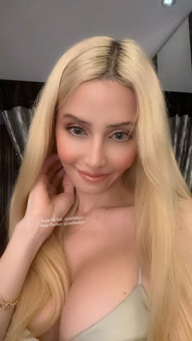 retweet if you wanna be surprised with my big cock after taking me home from the bar 😈 https://t.co/