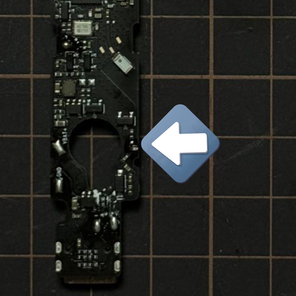 od_1969's tweet photo. Pinoutは先駆者の解析通り!
GPIO2,8,9へブートモード設定後にリセットでシリアルダウンロードモード
GPIO18,19はLCD表示のため出力設定必需
GPIO20はバイブレーターとRXで共用しているためバイブレーター用のドライバー(TR)に繋がっている抵抗を除去中(画像矢印)
#SmartToothBrushHack
#STBH
#ESP32 https://t.co/f0KPrH462S