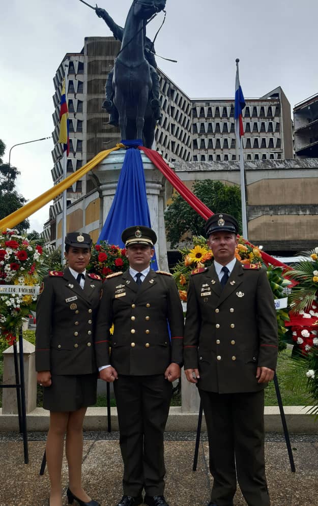 LC21GNB's tweet photo. #7Jul Personal Militar del LC-21 Asiste al Acto de Arreada de la Bandera Nacional, con la finalidad de rendir Honores a Nuestros Símbolos Patrios. https://t.co/ulBAYM8EMF