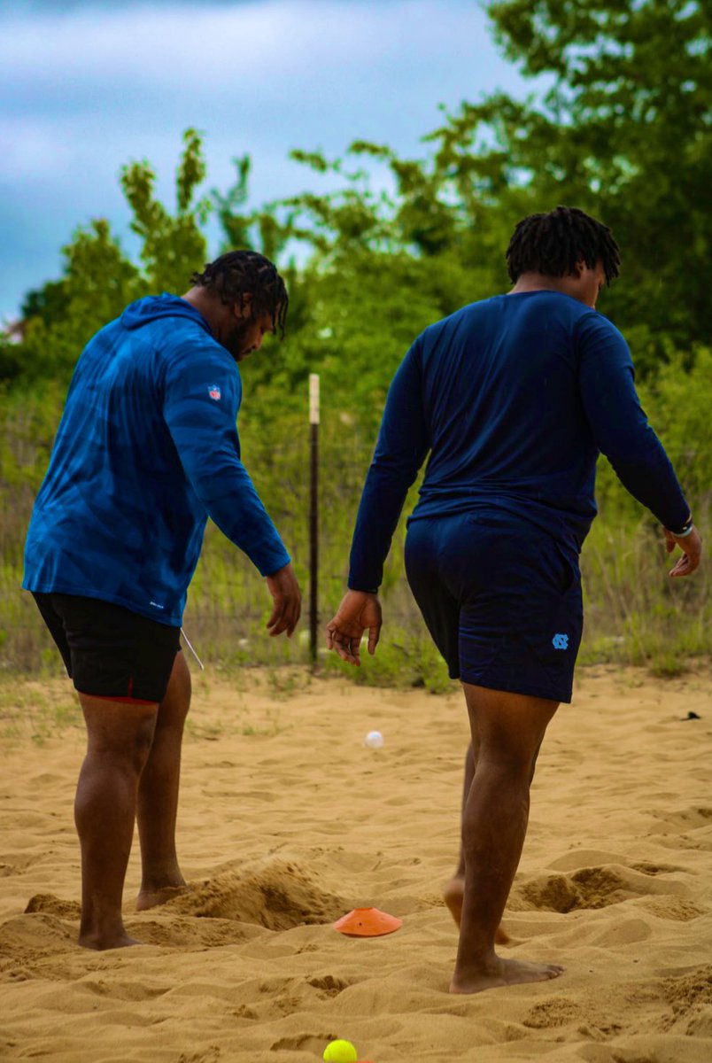 LeroyMJackson's tweet image. DEAD WEEK IN THE SAND DUNES WITH INDIANAPOLIS COLTS DT GROVER STEWART!! #UNC #UNCommon