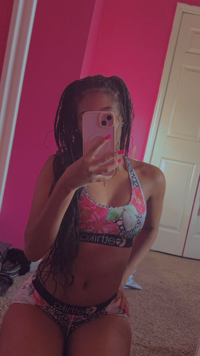 gorgeousseyes's tweet photo. Fems who love fems wya🫶🏽🫶🏽 https://t.co/HyUDZnVIAK