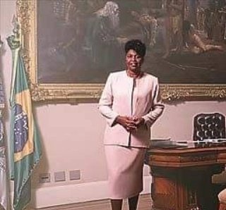 Minha Homenagem e Apoio a Benedita da Silva 🌈🫱🏻‍🫲🏾❤️
Ela foi atacada por deputada federal Golpista de Direita com uma comparação maldosa com a grande Chica da Silva, provocação Racista

Deputada Federal e ex Governadora do RJ, Bené é Evangélica e Defensora dos Direitos Humanos 🙏🏽❤️
