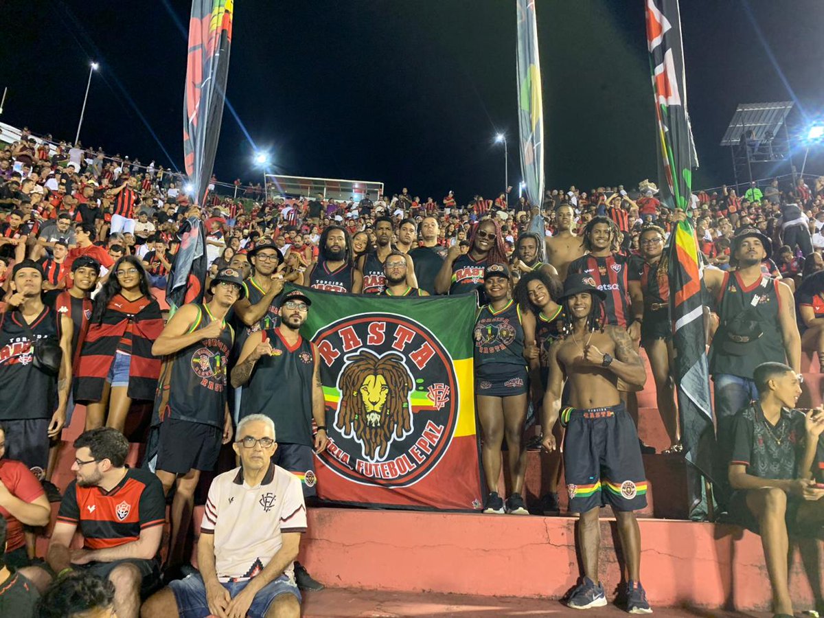 rastadocolossal's tweet photo. Vitória do VITÓRIA ✊🏿🔴⚫️
Vitória 2 x 1 Criciúma
▪️Brasileirão Série A
VITÓRIA, FUTEBOL E PAZ 🇬🇳
#torcidarasta #ecvitória #barradão #campeaobrasileiro #torcer #rastafari #deusmelivrenãoservitória #organizadasnordeste #representatividade #vermelhoepreto https://t.co/Z77KrApkAQ