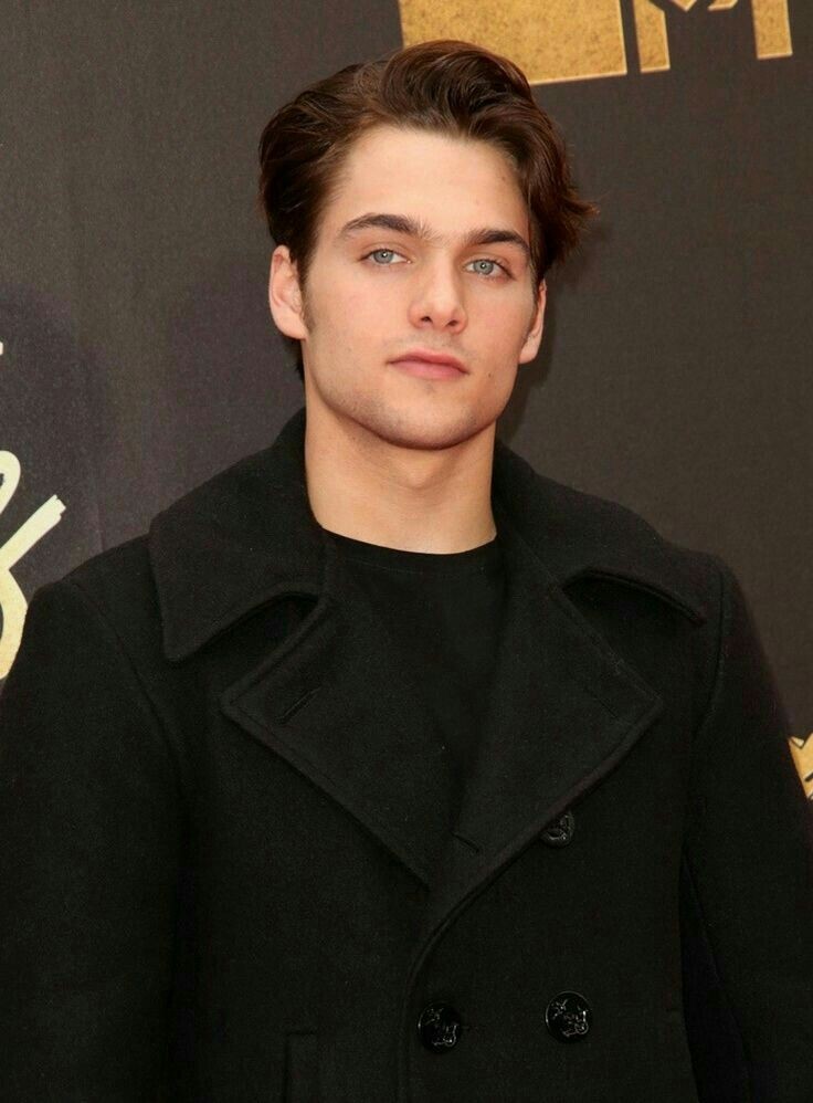 PMaratonando's tweet photo. Parabéns Dylan Sprayberry ! Hoje o ator, está completando, 26 anos. 🥳🎂🎉
#HappyBirthdayDylanSprayberry #DylanSprayberry https://t.co/8UJ5pcOEfd