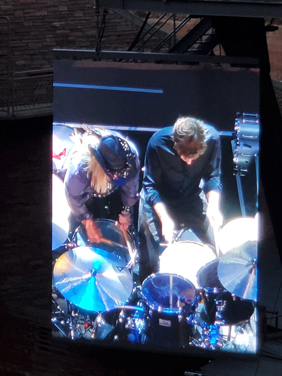 emdeekay's tweet photo. @metheridge 🔥🥁🎵 https://t.co/TSNwGH23M2