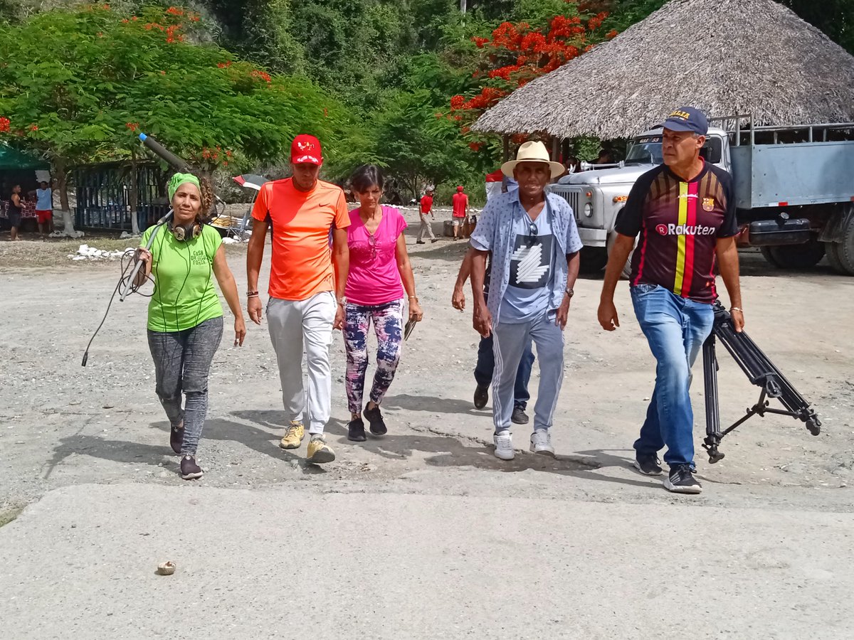 DailieTablada's tweet photo. Desde #Imías #Guantanamo continúa el recorrido el programa Entre Vecinos de la @TV_Solvision para brindar detalles de las actividades realizadas en ese territorio oriental #CubaModoVerano https://t.co/JVBjc1klvw