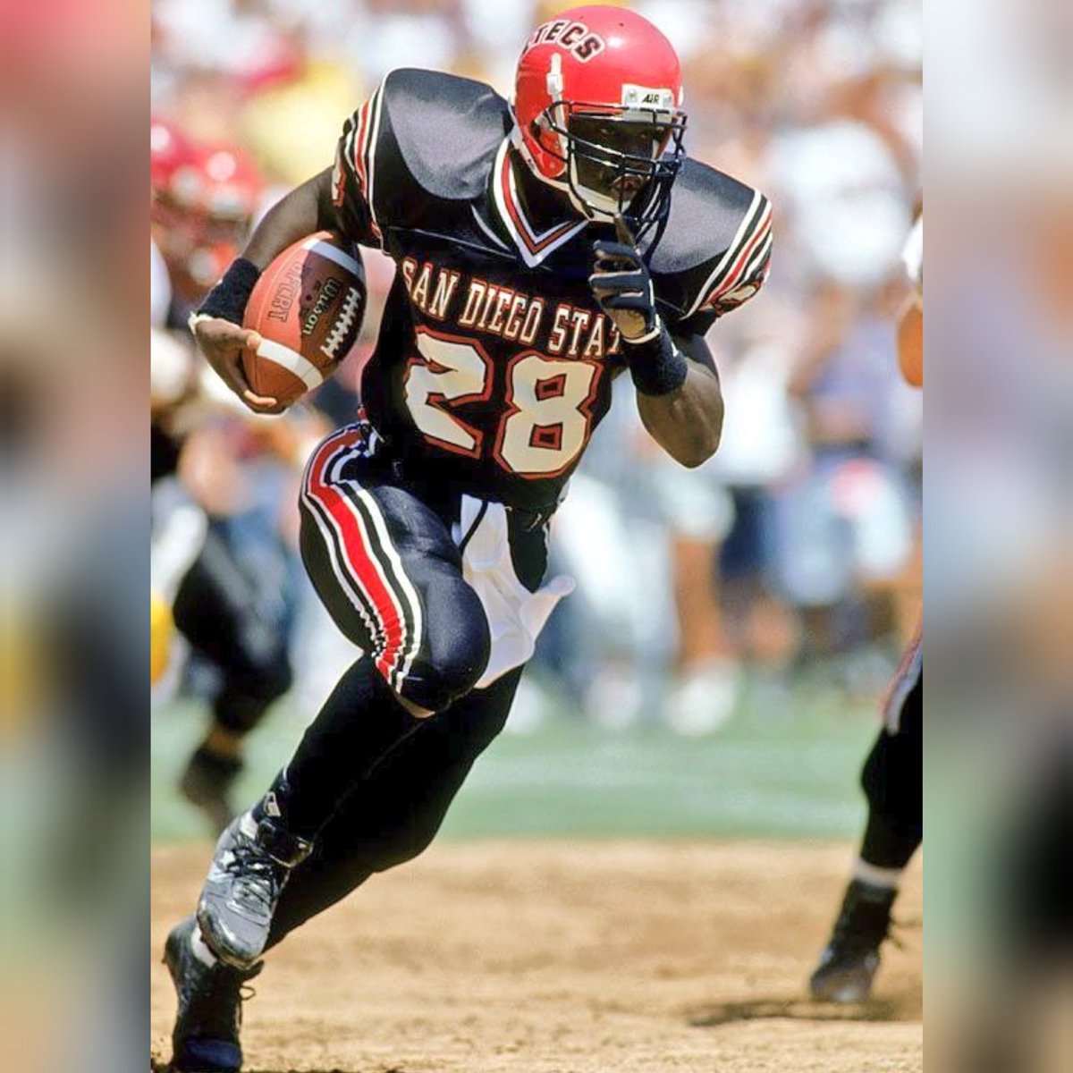 FB_Helmet_Guy's tweet image. Black on black uniform thread. Which black on black uniforms do you like from any sport at any level? Helmet/hat and socks can be a different color.

Mine 👇