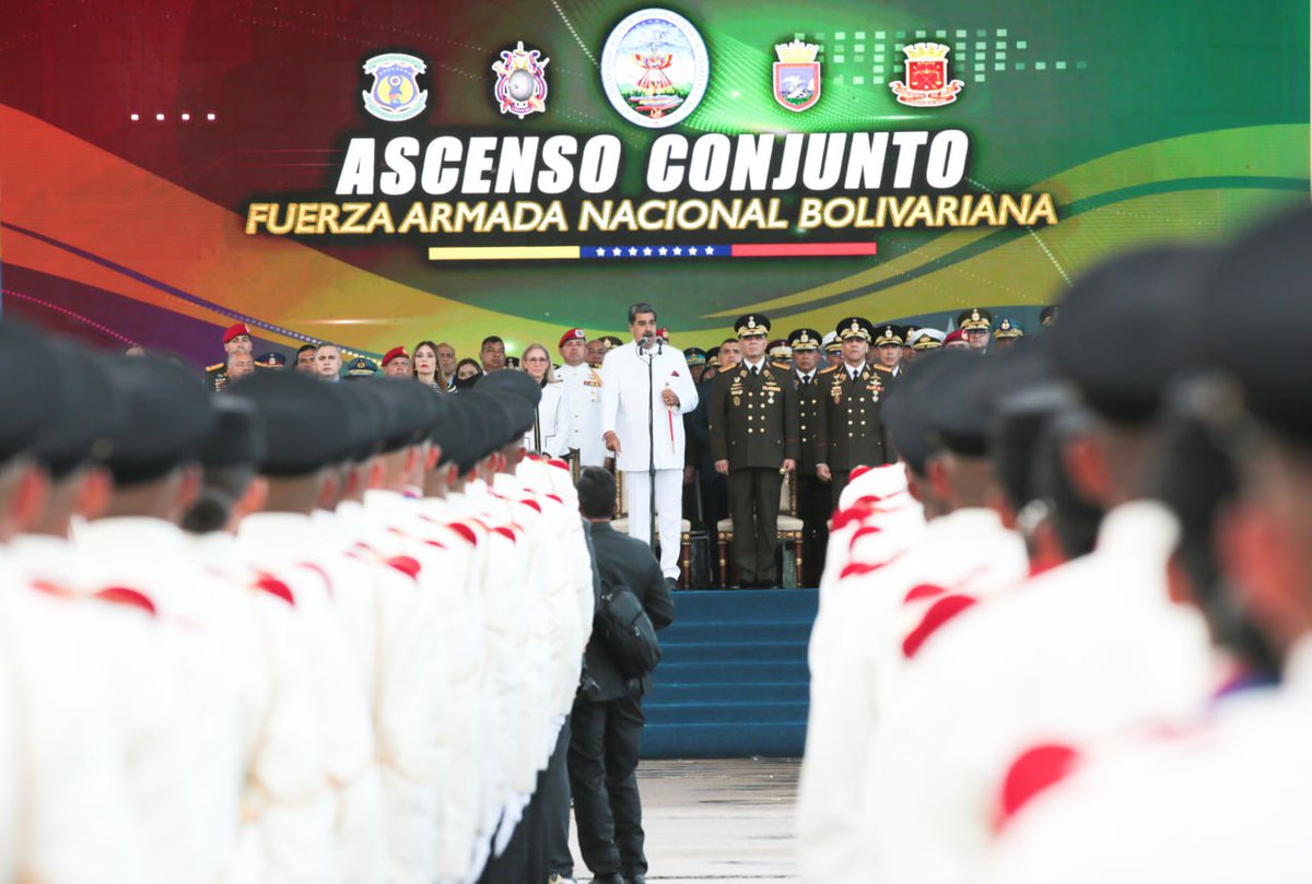 #Entérate 📰| Presidente Maduro lideró Ascenso Conjunto de la FANB ➡️shorturl.at/KfERK