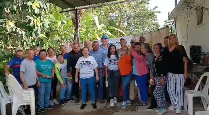 luiscuicar47's tweet photo. Domingo 07/07 Acompañando en la Juramentacion del Comandito "Independencia" organizado por @fatimgonzalez y @gerardogonzalez, en la Parroquia Tocuyito, Parcelamiento Los Naranjos, Junto al CEM AD Resistencia Municipio Libertador Edo. Carabobo. Comprometidos con EDMUNDO GONZALEZ!! https://t.co/jb8HhujOBx