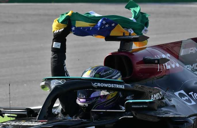 ocaiodiniz1's tweet photo. “o Brasil não tem piloto de Fórmula 1”

repete rs https://t.co/ayREgAO2G8