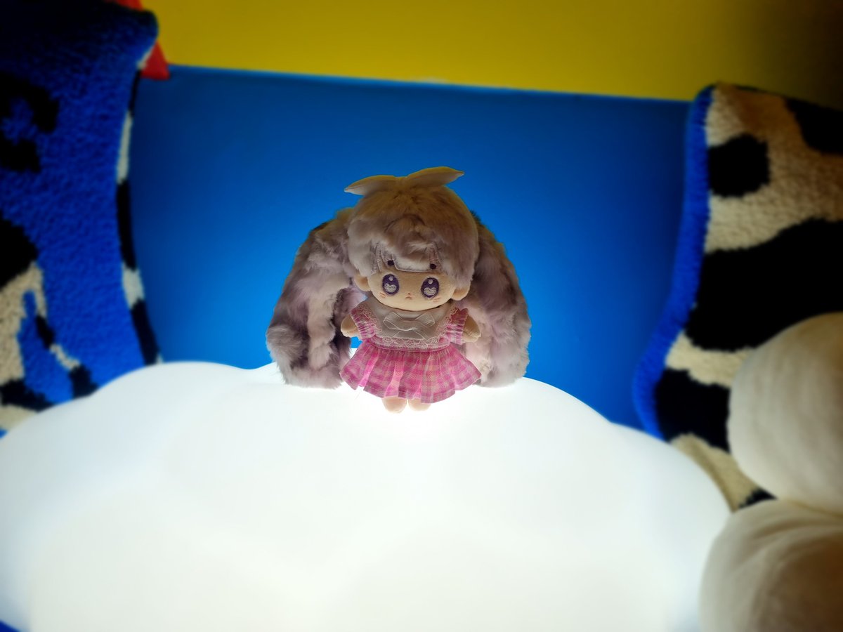 구름 조명 위에서 반짝반짝 빛나는 곰팽쓰~ 

너무 예쁜 것이에오.. ❤︎ 

#슈호수호솜 #밍맹묭
👗 <a href="/daoncloset/">다온클로젯(daoncloset)</a>