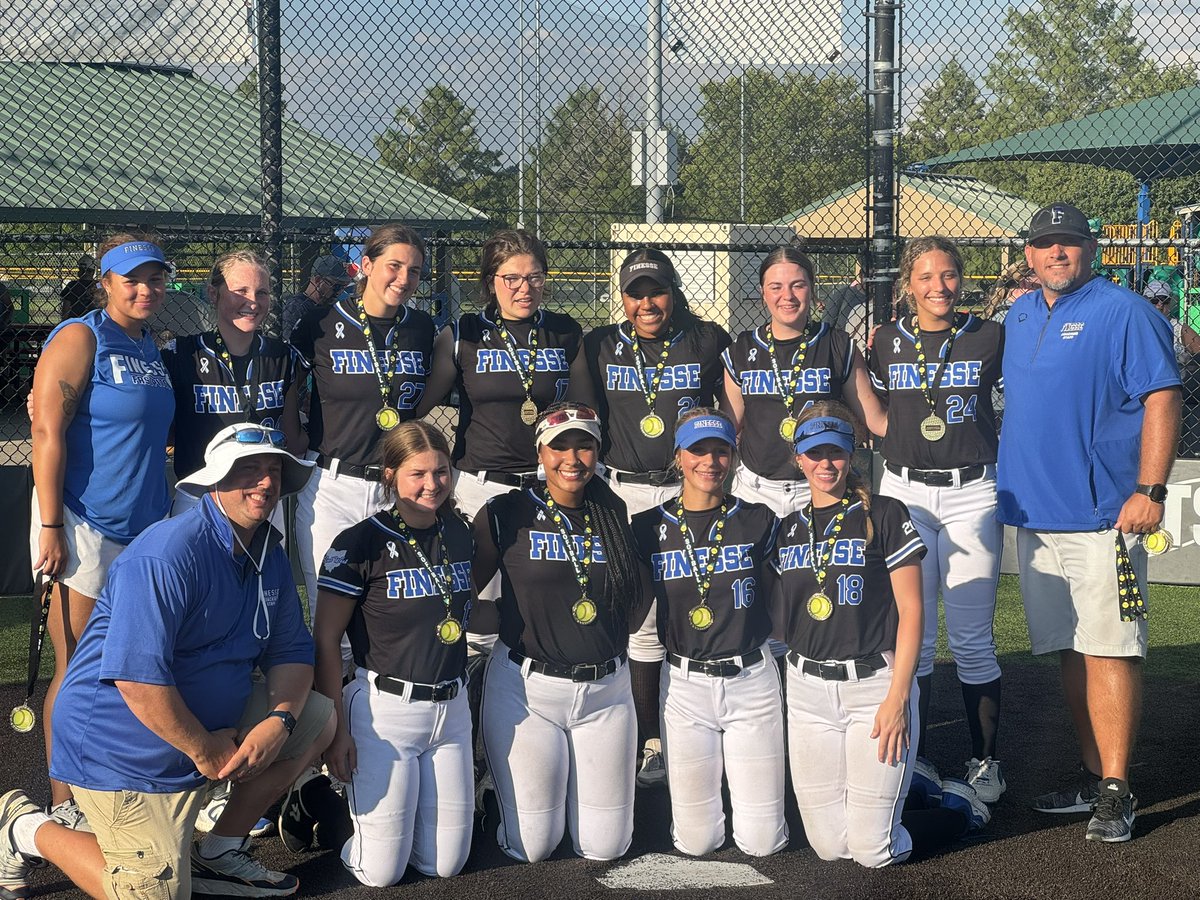 FinesseSchwader's tweet photo. 7-1 on the weekend at the Buckeye Showdown Recruitfest to win the Gold Bracket. The ladies left it all on the field. If any college coaches are looking for some awesome 2025’s and 2026’s, come check them out! https://t.co/LoB0i7NXZj