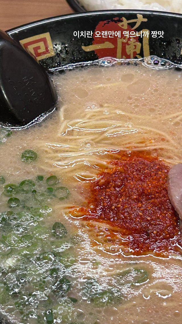 jiwonslave1019's tweet image. Jiwon's team in Osaka. Have a great time jiwon 💖