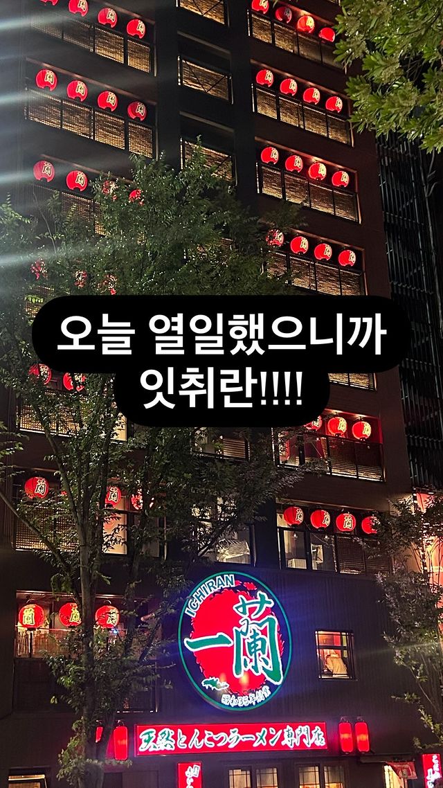 jiwonslave1019's tweet image. Jiwon's team in Osaka. Have a great time jiwon 💖