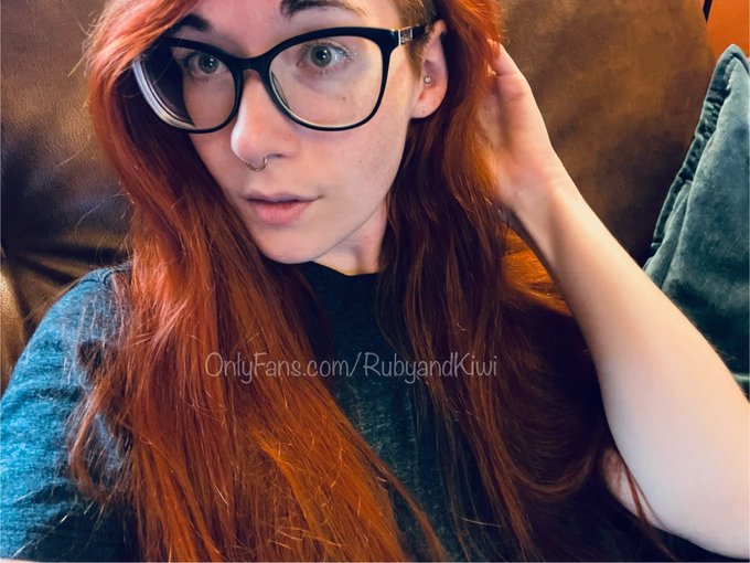 Hope you all had a nice weekend! Kiwi and I are tired from all the family stuff and holiday festivities