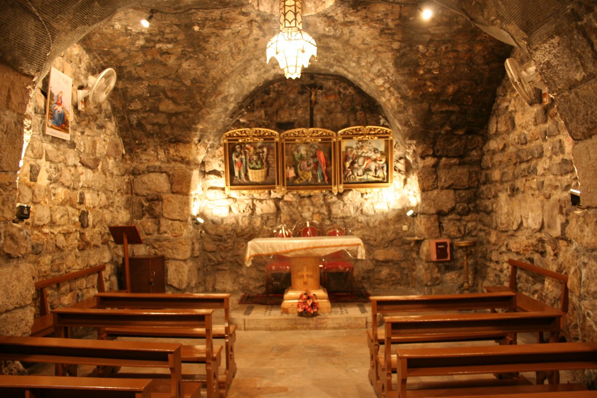 Ostensiblay's tweet image. DAMASCUS CHRISTIANS
Syrian Christians suffered horrific atrocities and violence during the Syrian Civil War much of which has been forgotten if at all even noticed.
This is an effort to inform of their plight & the events which befell the ancient community of Damascene Christians