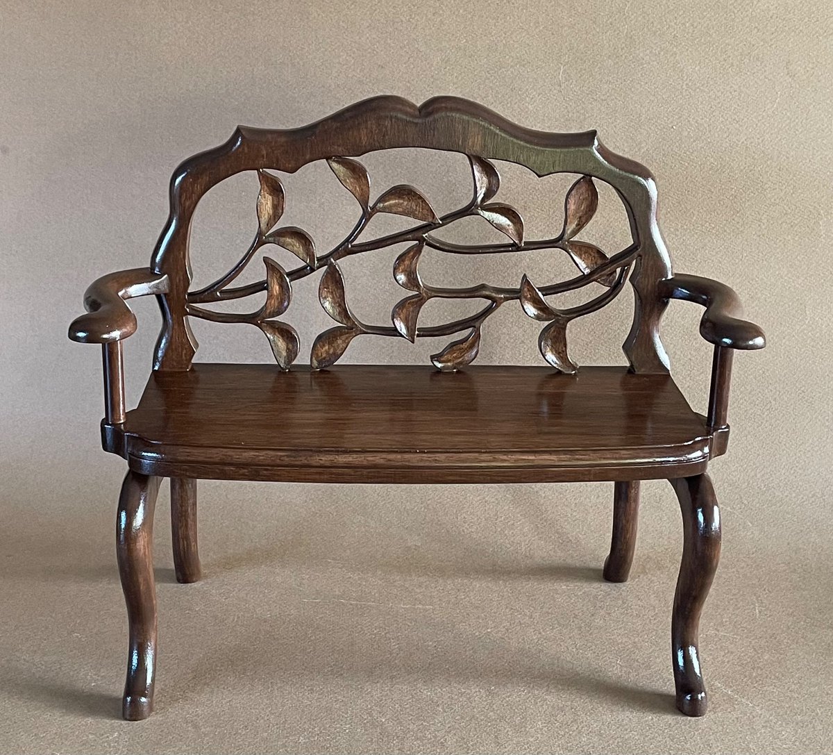 🪑作品紹介（再）
🌳40㌢ドール用ベンチ『梢』¥11,000
🌳数年ぶりにサイズアップして作ったベンチ
#むうら 様にお迎え頂きました
#アトリエTOUギャラリー　フォロワー様のステキ写真毎日更新