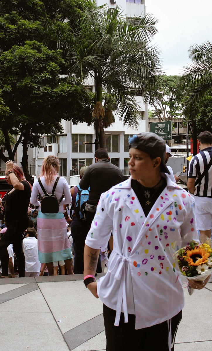 esbaratao_'s tweet photo. Alexis Maita, quien participó en la primera edición de Creadorxs de la Moda Consciente de #GeneracionSustentable confeccionó este kimono asimétrico https://t.co/OxBHn4mom8