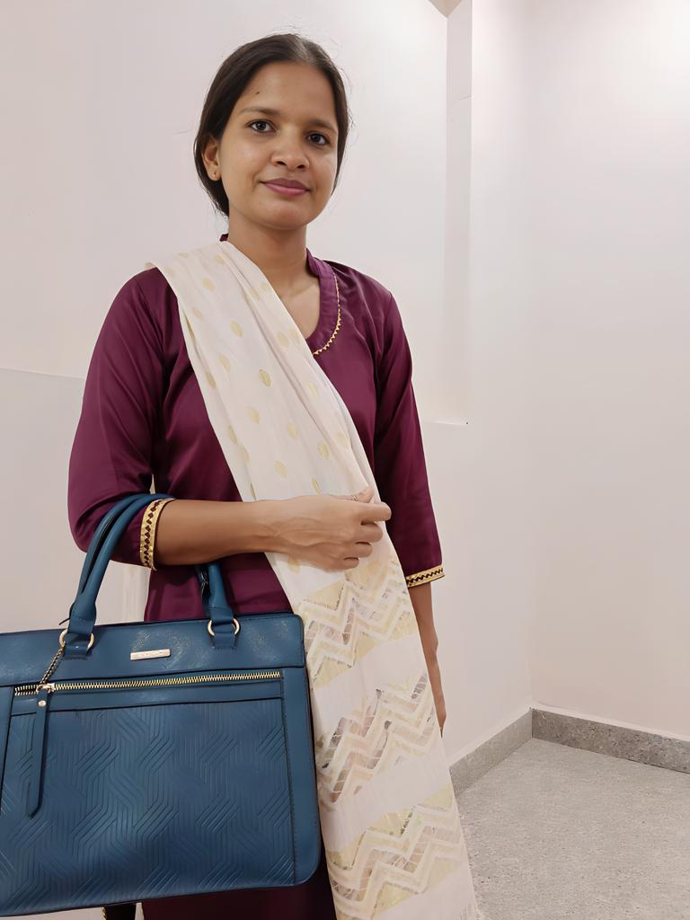 jayakataria92's tweet photo. अपनी मंजिल आपको खुद ढूंढनी होगी और उस मंजिल का रास्ता  खुद तय करना मंजिल  का सफर आपको अकेले तय करना होगा किसी से कोई उम्मीद मत रखना और यदि आप अकेले, पूरी ताकत के साथ तैयार है मंजिल पाने के लिए यकीन मानिए मंजिल मिलेगी और मनचाहा मुकाम बस इस पूरे सफर के दौरान मजबूत हौसला बरकरार रखना https://t.co/YyWcVWbb6a