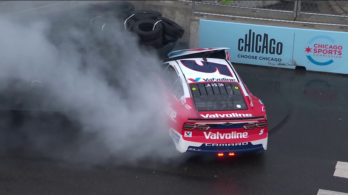 NASCARONFOX's tweet photo. Windshield deep 👀 https://t.co/UVw9tBiVQ2