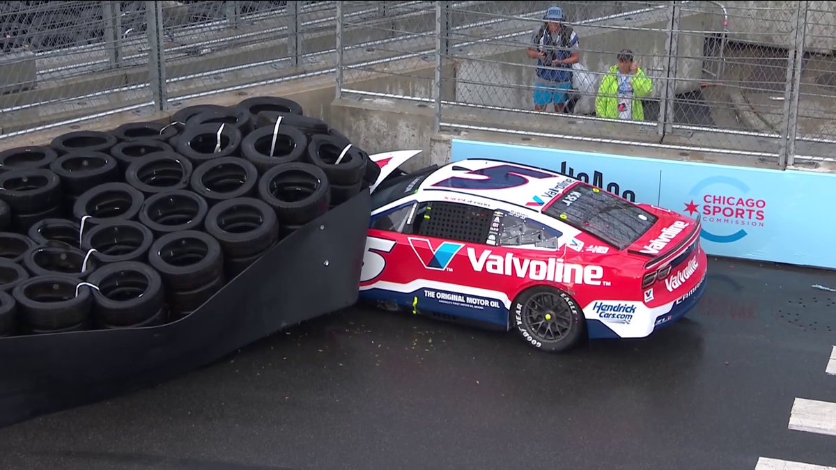 NASCARONFOX's tweet photo. Windshield deep 👀 https://t.co/UVw9tBiVQ2