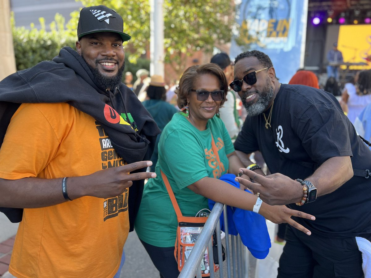 TheSoulQurators's tweet photo. In less than 2 months we doubled our downloads! Thank you to our supporters and listeners. We truly appreciate you!! New episode coming soon! 🎉🎉 We are the Soul Qurators  🤎🤎 #blackpodcasts  #musicpodcast @mpnmanagement @SoopsKitchen @mistagoodbar @ChristinaTH77 https://t.co/2tJM8Unmxa