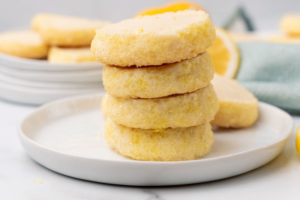 OneHotOven's tweet photo. Lemon shortbreads for a citrusy treat.https://t.co/jnSZQiAvr0 https://t.co/4oPy7rycew