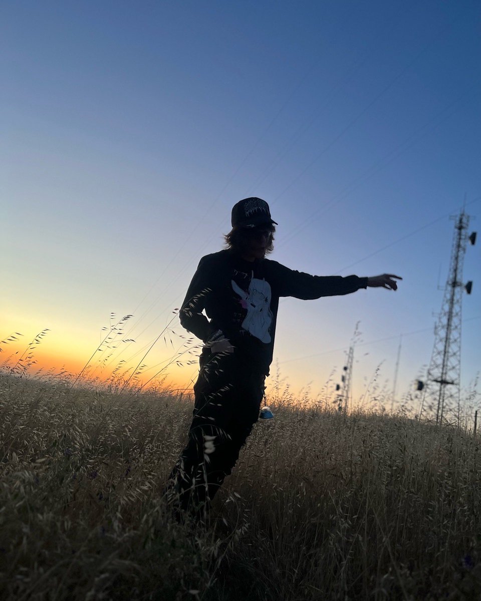 lilbruhgwop's tweet photo. Behind the scenes for “Angelic“ music video shoot🎬🎥✨
#angelic #musicvideo #shortfilm #staytunedin #happybirthdaytome #witchkitty #behindthescenes #ominalabs https://t.co/CJsNh4LLjp