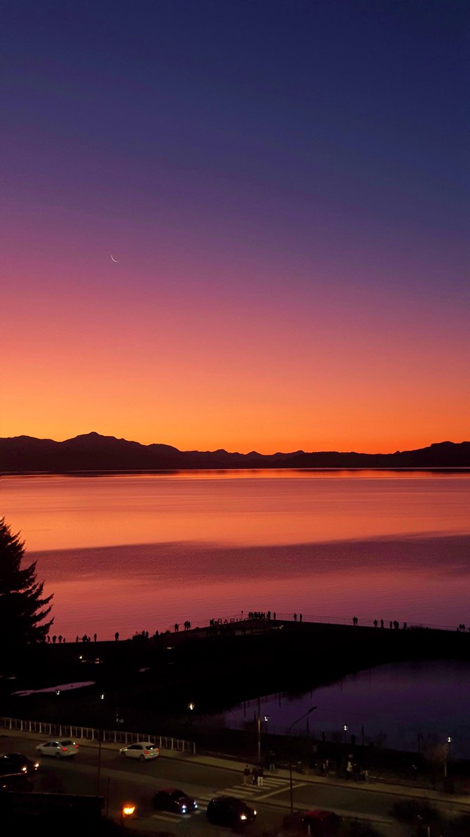 DanielSan_doval's tweet photo. Atardecer de invierno en Bariloche. https://t.co/C13aMmuXpd