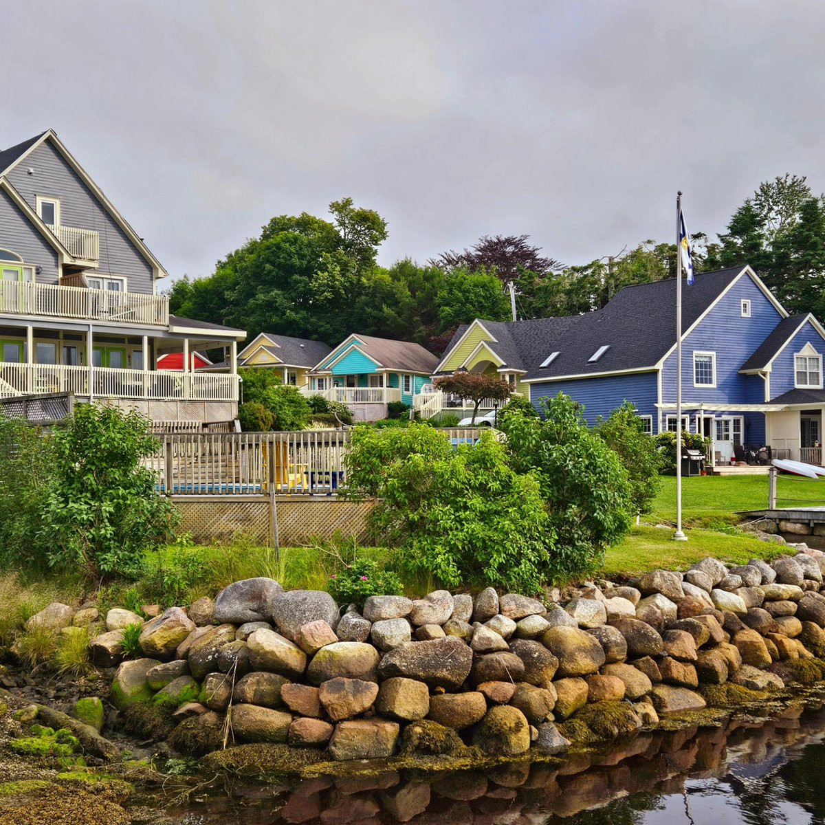 SherryCarmont's tweet photo. I love where I live! What a beautiful spot for happy hour with a friend! #TunaBlue #CanadasOceanPlayground #NovaScotia https://t.co/FGeFt7XRlY