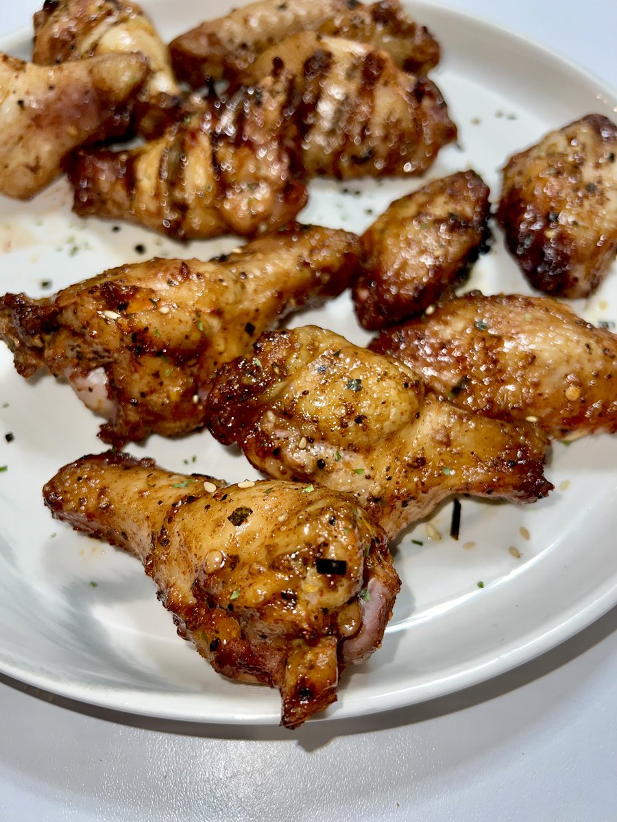 beachymunchies's tweet photo. Aloha! Today, I tried the 0 to 400 method on my Traeger for chicken wings. They turned out great!

I recorded the process so I can share with you all how to make wings like these at home. Stay tuned for the video and more tasty updates!

Mahalo,
Beachy Munchies 🌴 https://t.co/V8sVz26qin