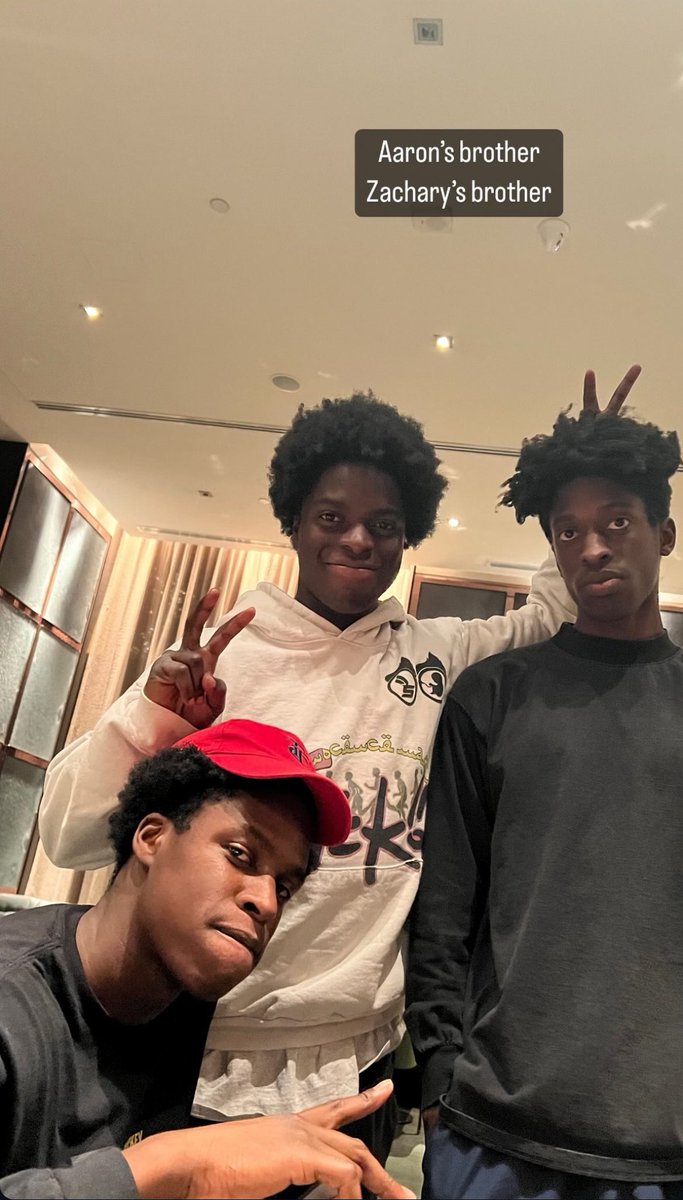 DanielCaesarBR's tweet photo. FOFOS! Daniel e seus irmãos em recente stories no Instagram. 💙🧢 https://t.co/xHCGbgUymc