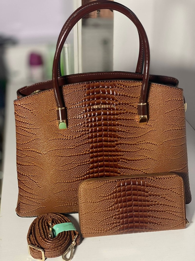 LekkiGuru's tweet photo. CHRISBELLA 2in1 CROC LEATHER BAG BROWN
 This is a 2in1 Big size
It comes with a longer handles and a purse.
It is made with Croc leather
       Price - ₦35,931
     Click on the link below to buy this product and enjoy amazing discount today.
    https://t.co/0QcTyDSrwg https://t.co/H7ORWwaJKl
