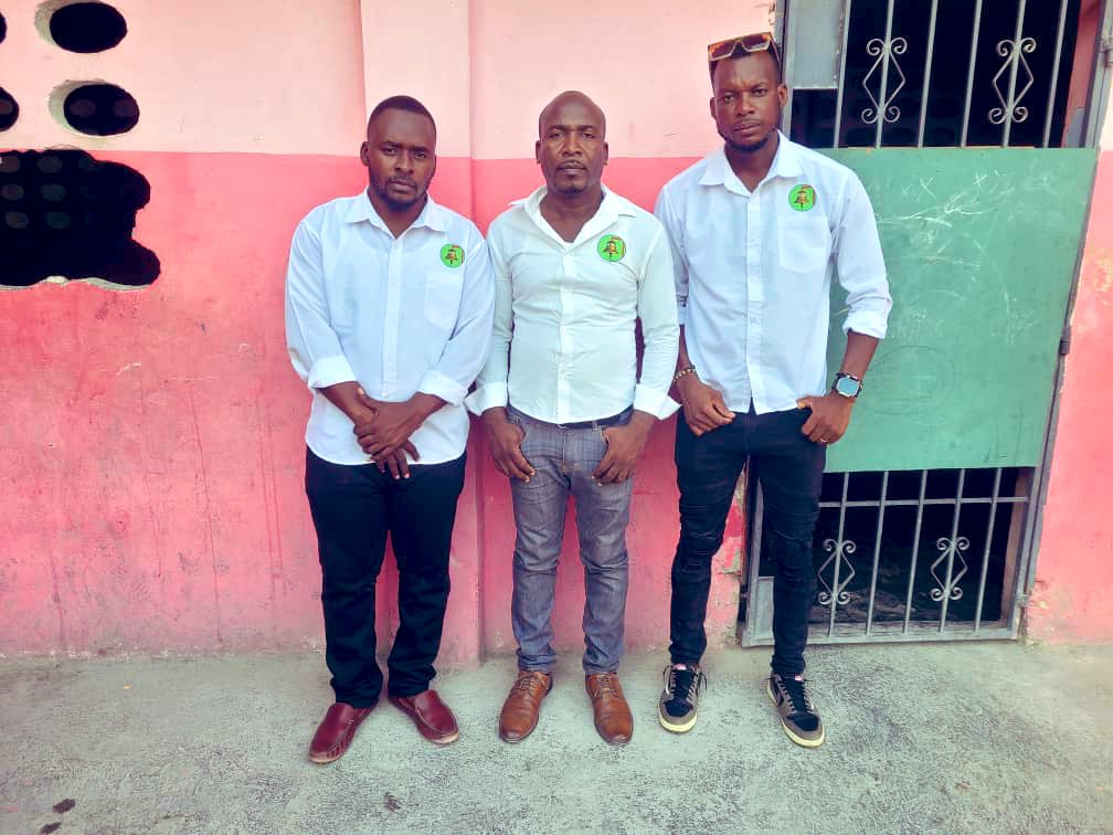 BradBCadet's tweet photo. Li enpòtan poun toujou rete soude,pale peyi, pale devlopman, pale politik se nan sans saa manb kòdinasyon ASE nan komin Ansrouj te chita jodia 7 jiyè 2024.
Objektif la se remobilize selil kite kreye deja yo epi pataje ajenda pou rès aktivite ki dwe fèt yo tankou fòmasyon elatriye https://t.co/Jxy4oItD1e