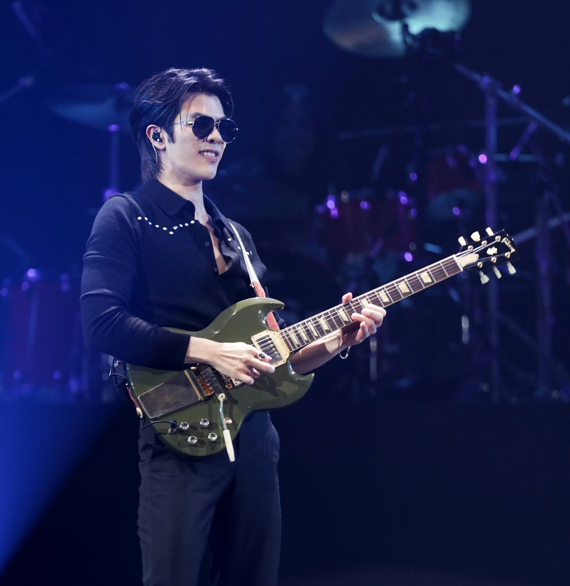 Cynthia_MP1515's tweet photo. [20240707] Mile Phakphum ✘ 28 Yrs Loso - We are the rock &amp; roll concert

With 🕶: 😎                          Without 🕶: 😄

©️: 须Y尽Y欢
@milephakphum | #MilePhakphum 
#Milex28yrsLOSO #28yrsLOSO https://t.co/QlSbXeifyx