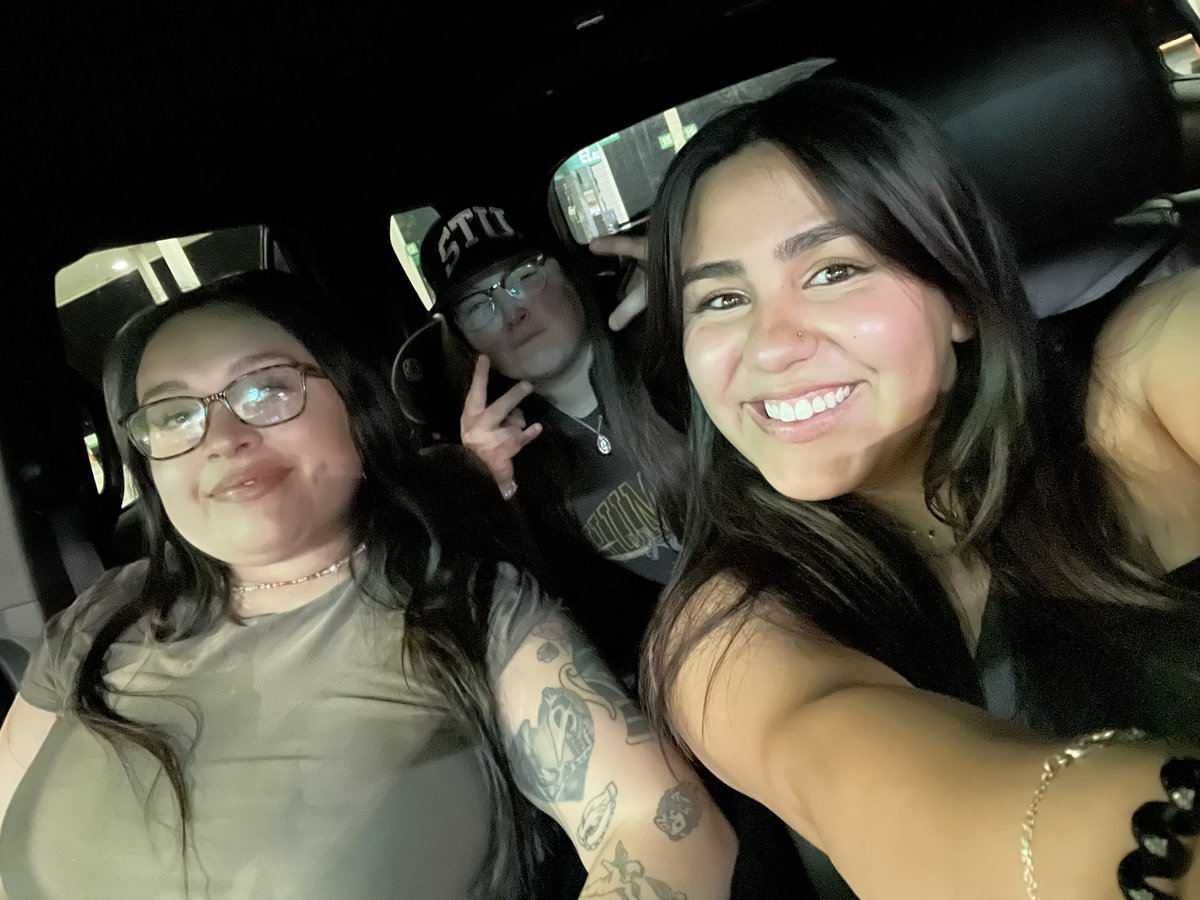 RomeroSammantha's tweet photo. Much needed girls night <3 https://t.co/KF1Z1K6WeW