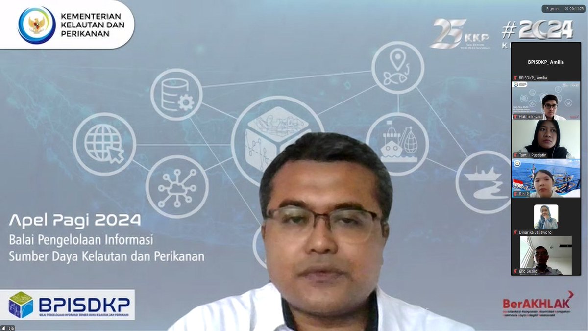 BPISDKP's tweet photo. Jembrana (8/7) Apel pagi secara virtual dilingkup BPISDKP. Semangat Senin!
#25TahunKKP #SailBeyondwithBlueEconomy #2024KKPBeyond #SaktiWahyuTrenggono #PusdatinKKP #BPISDKP #InFoMarFish #SpatialisSPecial https://t.co/CrVAubJXww