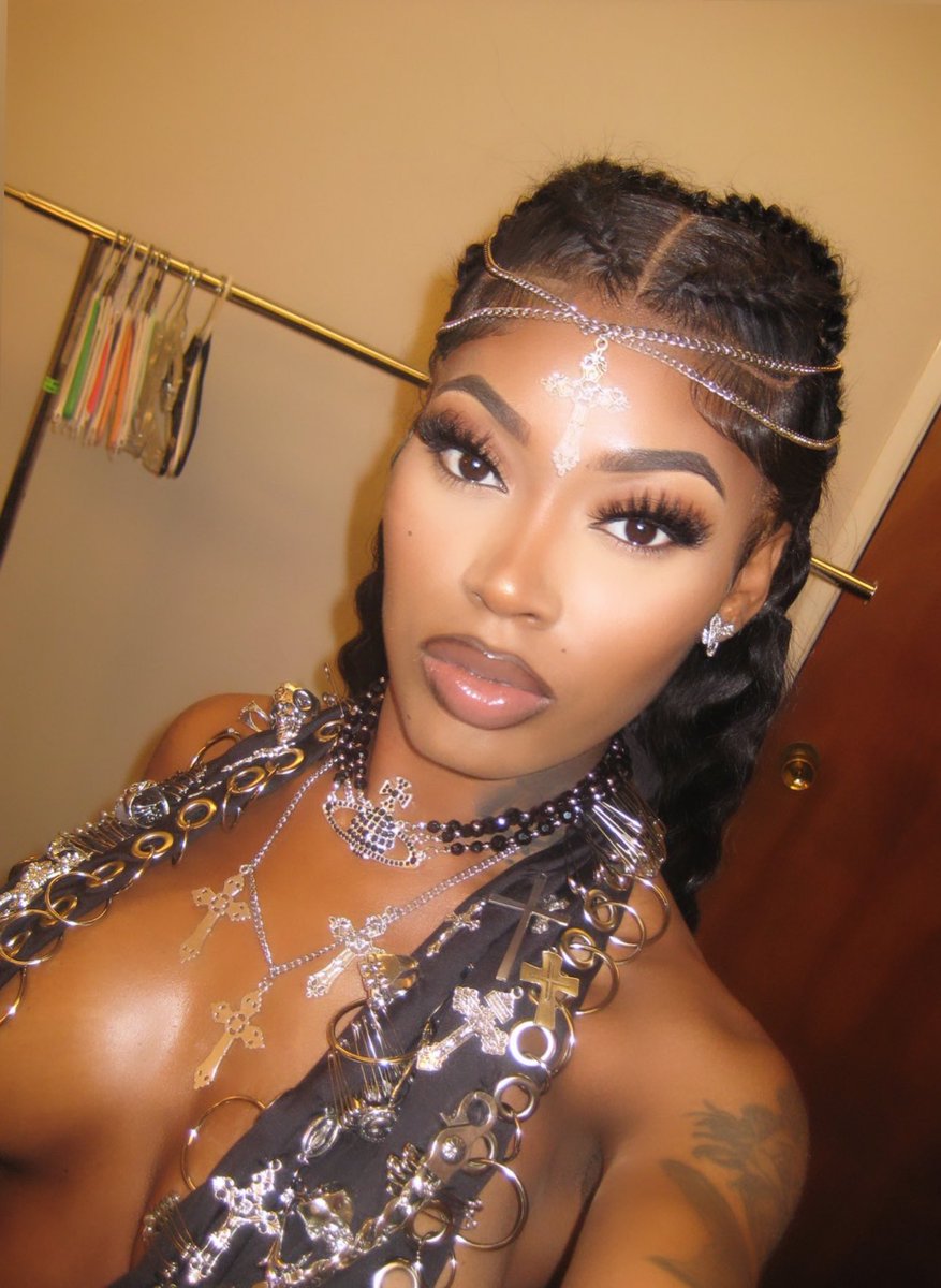 AsianDaBrattt's tweet photo. Been A Baddie Since Birth 🖤 https://t.co/h3ofYlIr8q