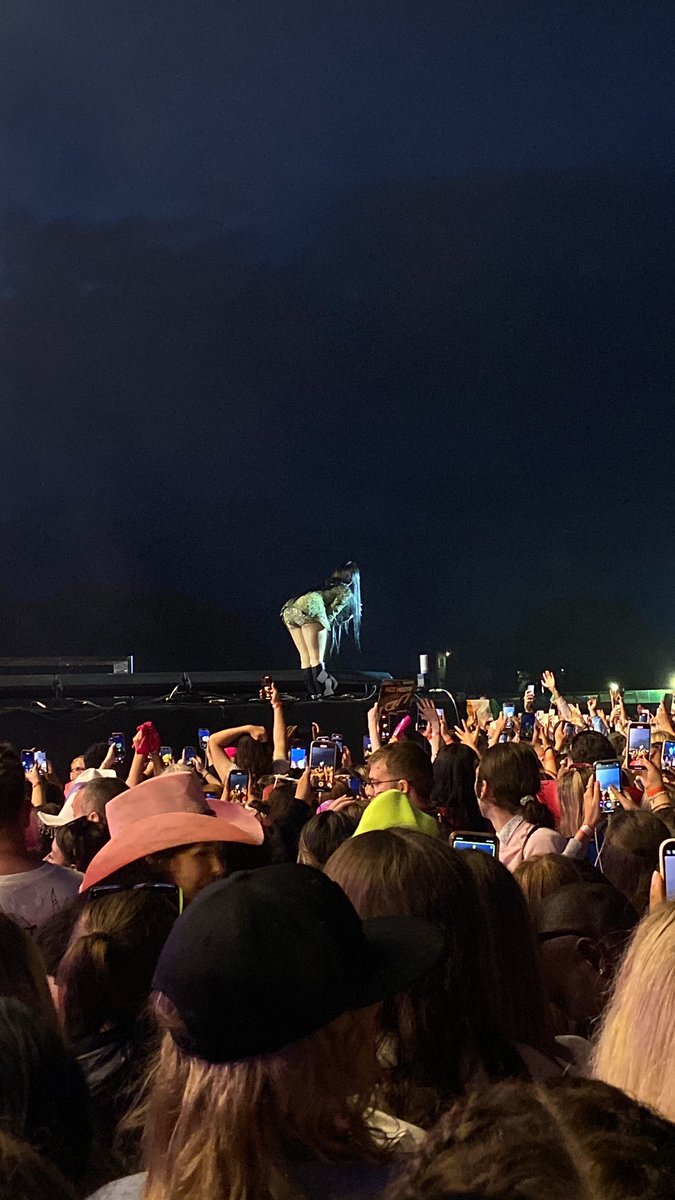 Jameslufferson's tweet photo. Nicki Minaj in Dublin…..lets not talk about it…👎👎👎😜 #NickiMinaj #dublin #concert #bad https://t.co/2Zl27aCy80