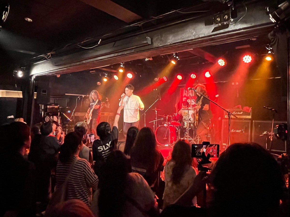 Shingo_Vo_Bizm's tweet photo. 頂きましたので、昨日のAARFのステージ写真等も載せさせていただいたり。
改めまして寺沢さん&AARF関係者の皆様、貴重な機会をありがとうございました!
#そろそろステージ衣装考えようかな
#いつもの格好が過ぎる
#ステージ衣装無課金勢
#寺沢功一
#AARF https://t.co/ZDQ4nd5FPN