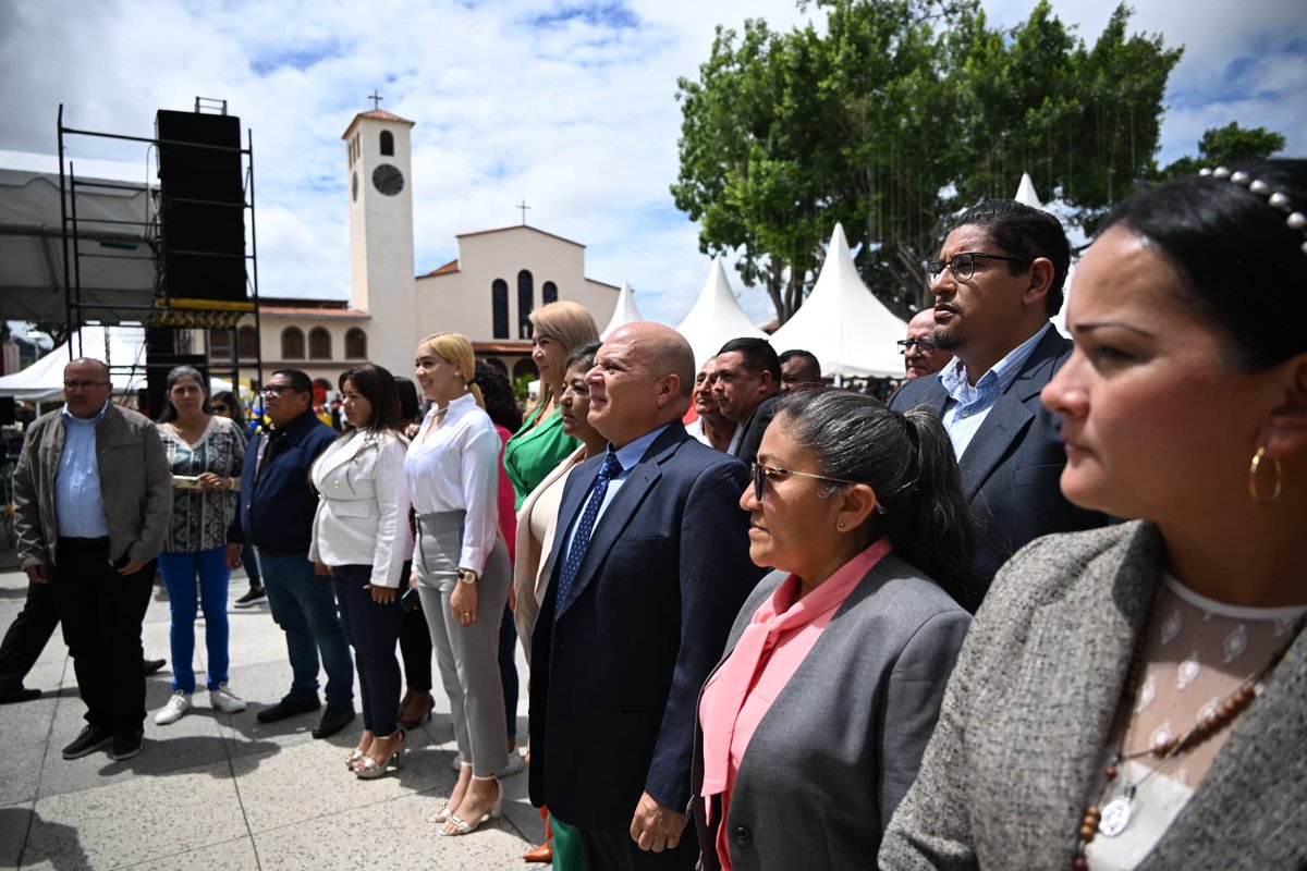 _PrensaGobol's tweet image. La alcaldesa del municipio Piar , @tatachavista, junto a la secretaria General de Gobierno, Brizeida Quiñones en representación del gob. @amarcanopsuv, celebraron este 07 de julio, el 262 aniversario de la ciudad de Upata.